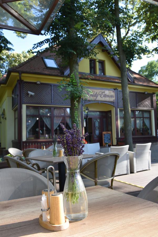 Villa Hotel Debrecen Exterior foto